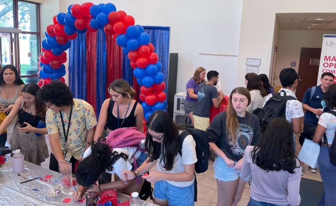 FAUJupiterLib's tweet photo. We loved seeing everyone at the Poppin’ into the Jupiter Library event today!
#faulibraries #redandblue https://t.co/fYkozSXKQO