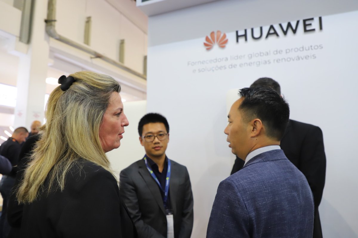wdcnetworks's tweet photo. Neste 3° e último dia na Intersolar, tivemos a presença do time da @Huawei em nosso estande.
#wdcnetworks #wdcsolar #LVTC3 #huawei #huaweidigitalpower #energiasolar #energiafotovoltaica #intersolar #wdcnainter https://t.co/2W2IwtSs5e