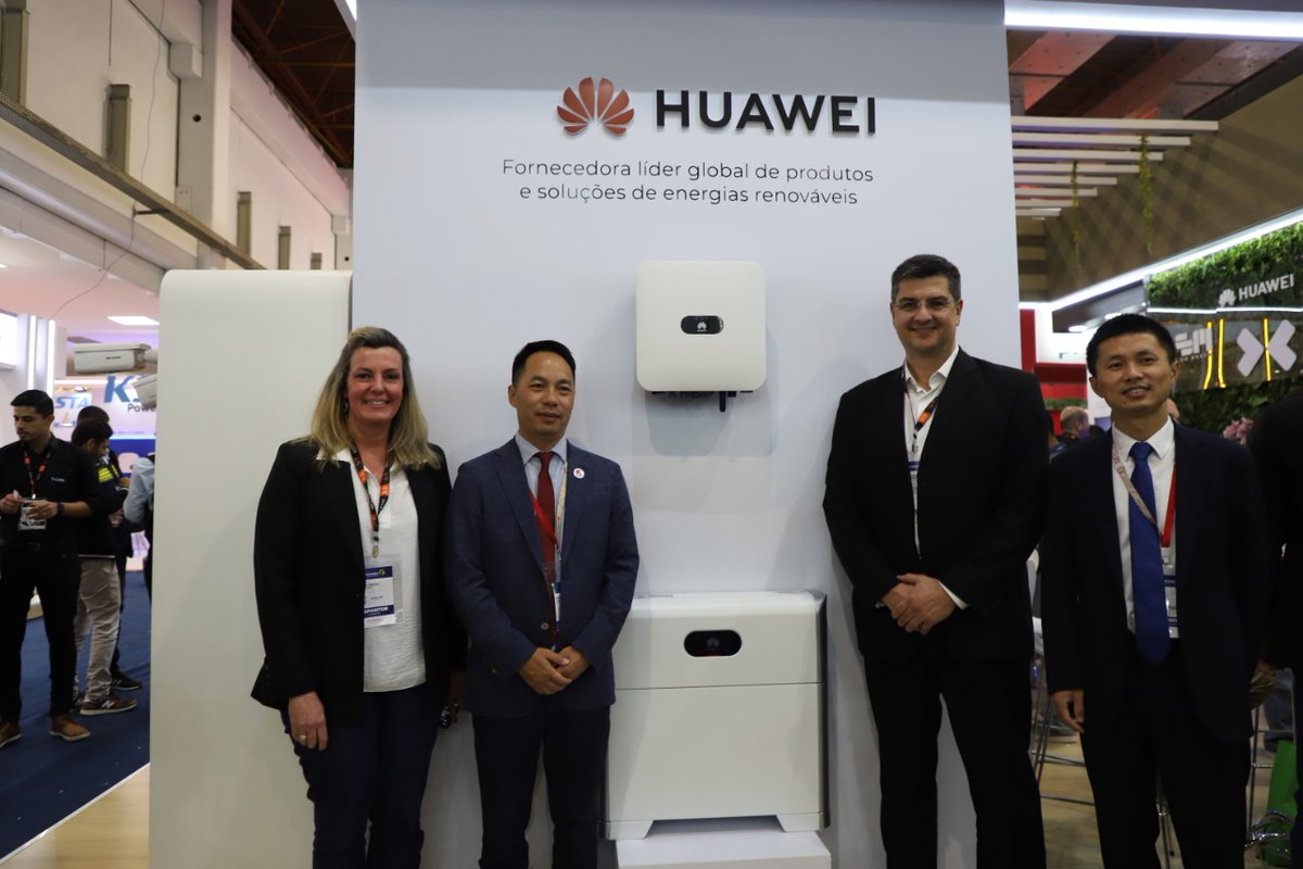 wdcnetworks's tweet photo. Neste 3° e último dia na Intersolar, tivemos a presença do time da @Huawei em nosso estande.
#wdcnetworks #wdcsolar #LVTC3 #huawei #huaweidigitalpower #energiasolar #energiafotovoltaica #intersolar #wdcnainter https://t.co/2W2IwtSs5e