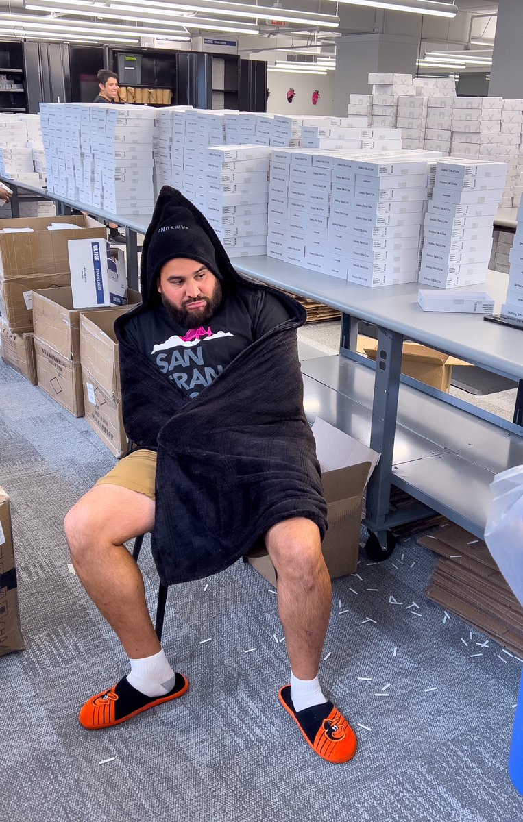 Am I working from home or in office?!? 
“I guess we’ll never know” 🤣😂🤣

Shout out to my mane <a href="/ColeCP3/">Cole CP</a> for the Samsung blanket 🙌🏼🙌🏼
Keeping me comfy while I send out these emails!!!