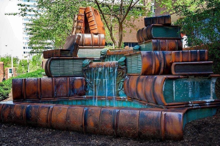 sharonmdraper's tweet photo. The fountain in front of the Cincinnati Public Library. 📚 https://t.co/PnGEDqSxm9