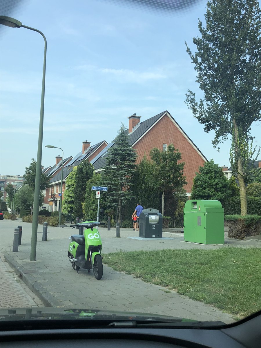 Jurjen16's tweet photo. Hoe lang laat @Lansingerland zich nog in maling nemen door @gosharingoff ? Zij zetten maximaal in op het free floating model met overlast in de openbare ruimte als gevolg. Kunnen de inwoners beleid verwachten vanuit de gemeenteraad van #lansingerland ? https://t.co/AyMzPryqca