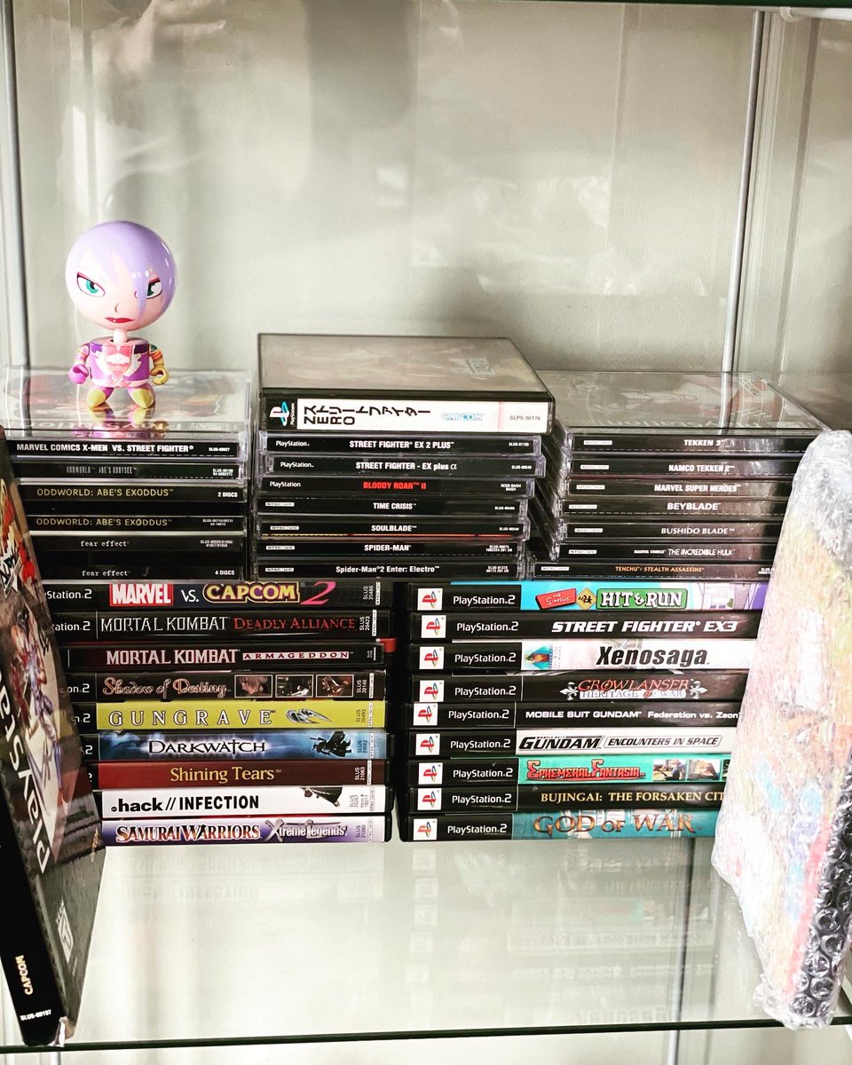 Kanekuso's tweet photo. Got my display case setup in FULL FORCE 👹 #displaycase #videogames #PS2 #ps1 #fighting #sealed #pokemon #gaming #games #collection #hobby #collecting #collector https://t.co/iPcHyj3YjE