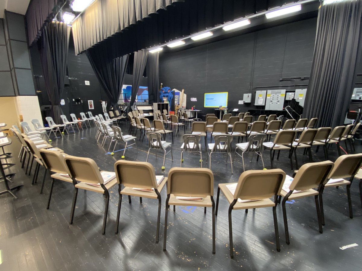 Mrs_Friend_MMS's tweet photo. Loved welcoming back our 8th graders to Mercer! We were in a room FULL of student leaders today! #ROARasone #musicteacher #bandteacher @MrsManningMusic https://t.co/VBxZU7A3zZ