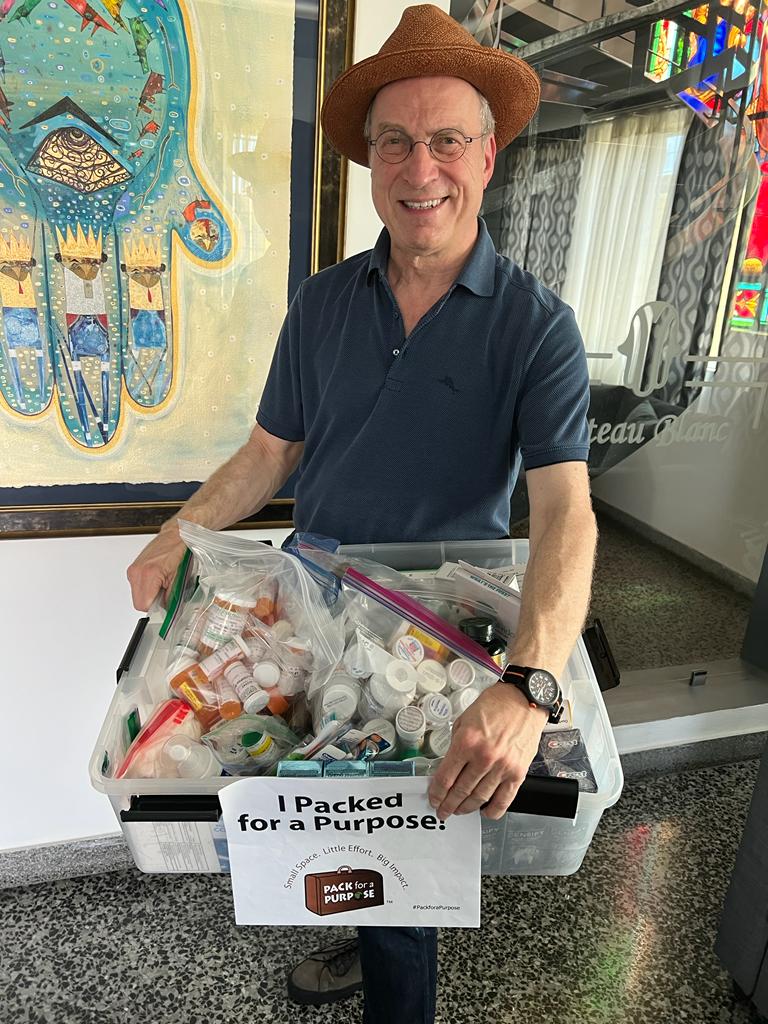 ChateauBlanc's tweet photo. Our amazing guests not only bring supplies to help our community, but they take the most incredible photographs!  #Cuba #helpingothers #photography #sunset https://t.co/3TrpW6CdbT