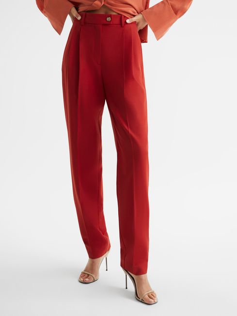 FaveThingCom's tweet image. A vibrant pair of women's trousers, perfect for the fall season! Check out the Wool Blend Tapered Trousers on FaveThing: favething.com/s-jones/my-fal… #FaveThing #TaperedTrousers #WomensTrousers #WomensPants #WomensFashion #WomensFashion #WoolPants #FallFashion #Reiss