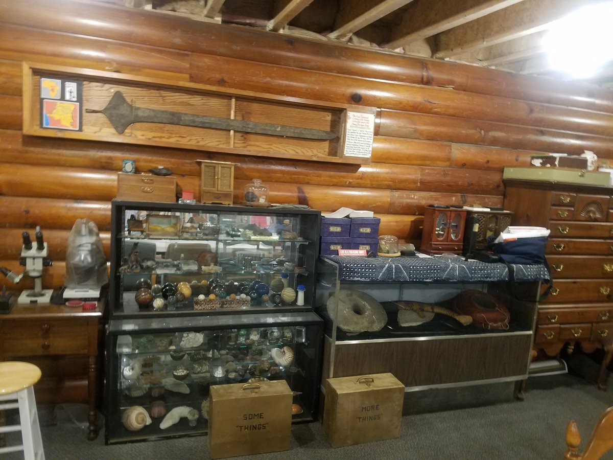 mrjeffknox's tweet photo. Samples of alleged UFO ejecta and crash debris in these boxes sent to CUFOS and Ivan Sanderson's Thing 1/2 boxes of material. Along with super cool anthropology collection. Check out that rock money! Taken at coolest place in all of UFOworld
#ufotwitter #alienartifacts #ufodebris https://t.co/CaG60h6ijW