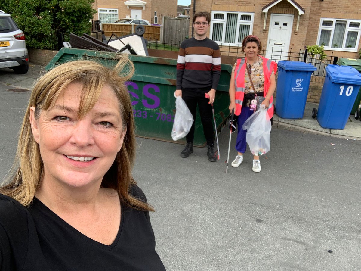 Cllr Beverley Kenyon (@ladykenyon2011) on Twitter photo <a href="/ladykenyon2011/">Cllr Beverley Kenyon</a> <a href="/sam_east96/">Cllr Sam East</a> <a href="/fraz_lake/">Frazer Lake</a> Busy day tidy up on Walton Park Estate and opening of Shackleton View & Gardens Walton development. <a href="/ladykenyon2011/">Cllr Beverley Kenyon</a> <a href="/sam_east96/">Cllr Sam East</a> <a href="/fraz_lake/">Frazer Lake</a> Busy day tidy up on Walton Park Estate and opening of Shackleton View & Gardens Walton development.