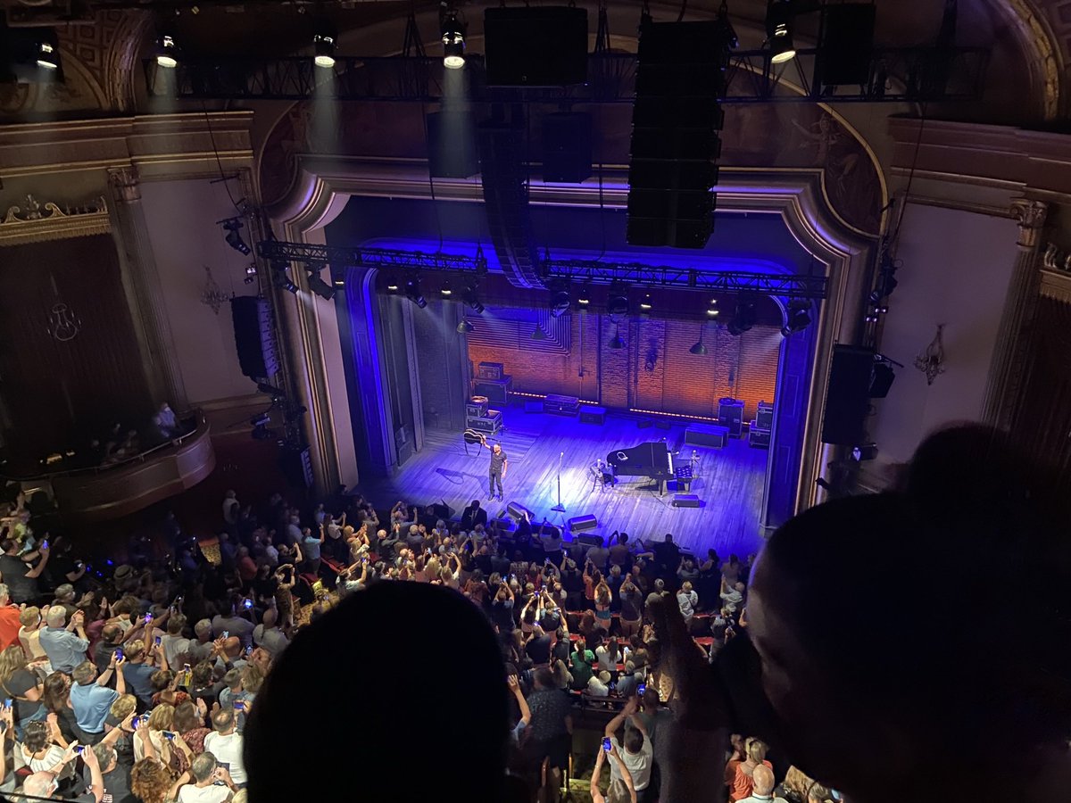 brendenmoore13's tweet photo. #tbt to one year ago today, when I had one of the cooler experiences of my life. #SpringsteenOnBroadway https://t.co/LApWm8EA0w