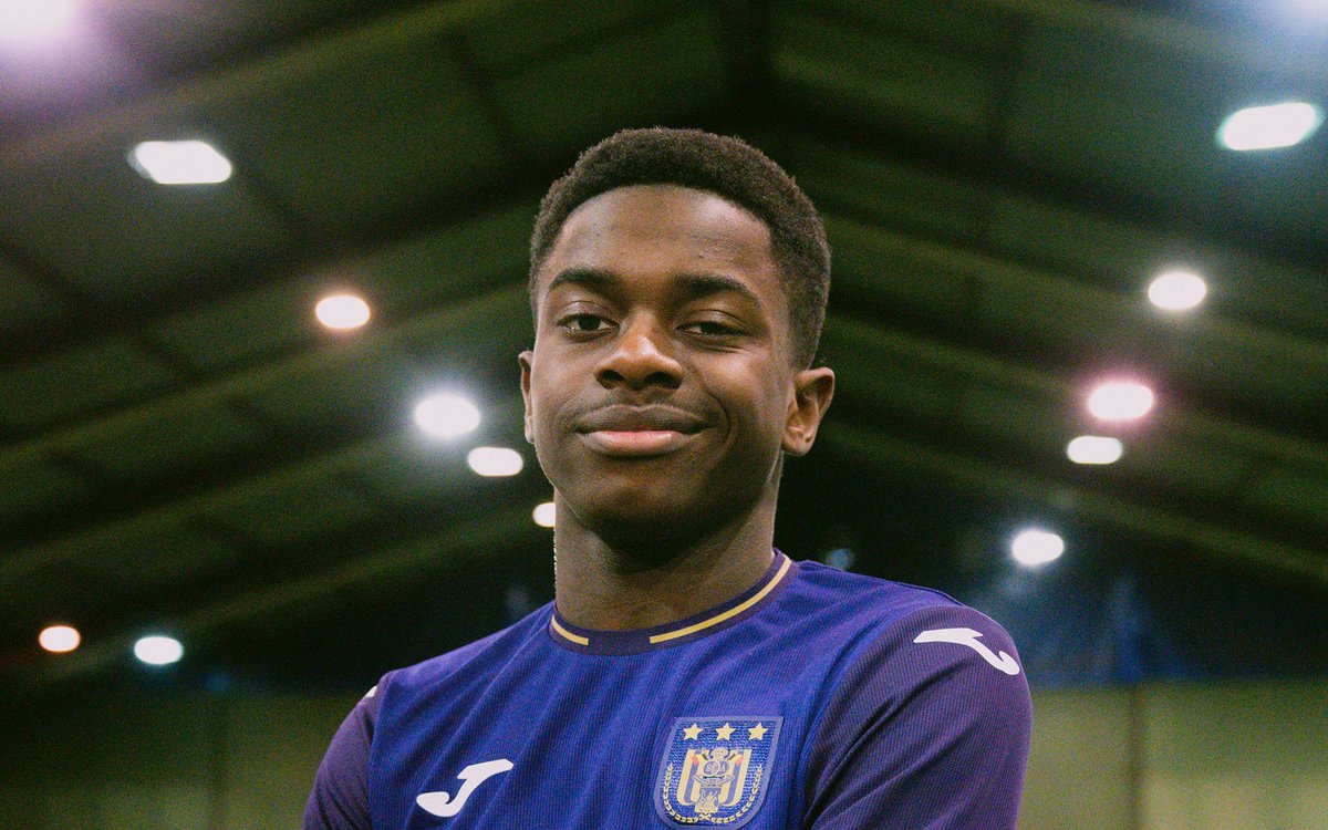 thiafien's tweet photo. Wat een baas! 👍💜🤍
Met bravoure invallen, als 17-jarige een penalty trappen, en publiek nog even kalmte aanmanen…
Dit is binnen 2 seizoen onze captain!
#anderlecht #rsca #sadiki #andybb https://t.co/fk2mgoYNpn