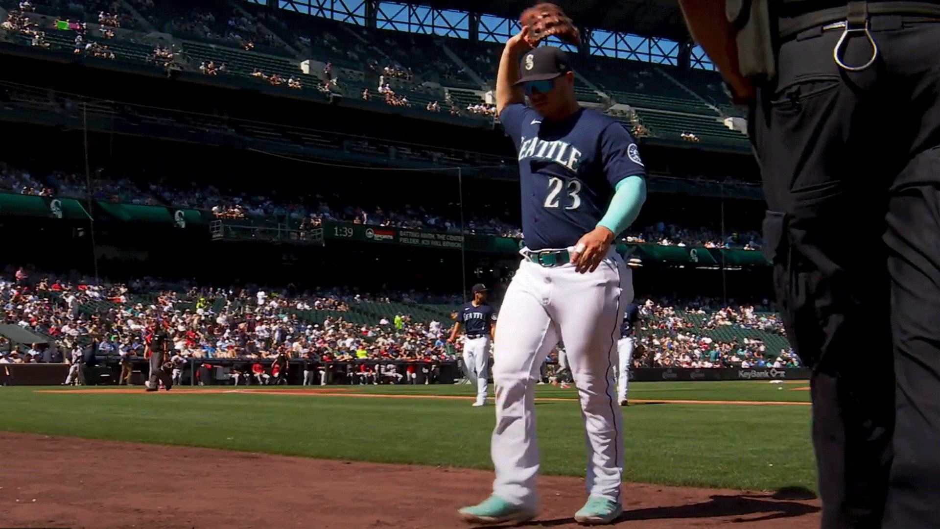 Mariners notebook: Ty France stays with team, and will play through the  pain of left wrist