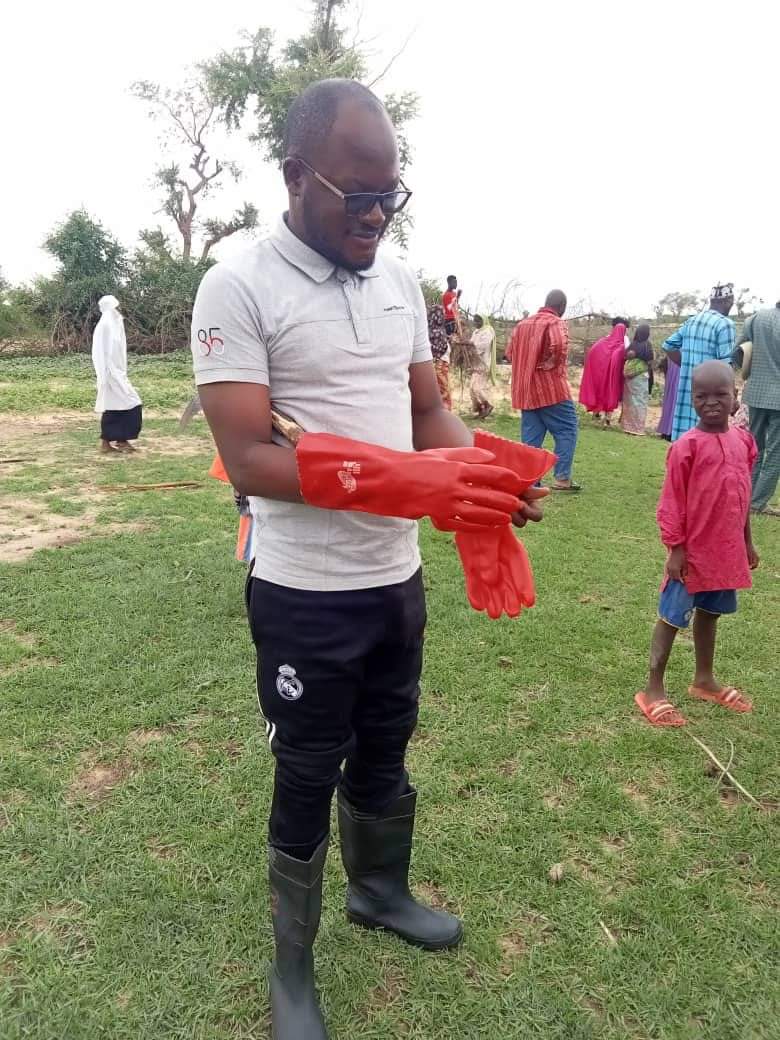 YacReki's tweet photo. Travaux "Cash for Work" #faucardage sur les sites de Sona à Kourtheye, Deyberi à Tillabery, Diambala et Namarogoungou à Sakoira, Golbé à Sandiré et Tokoye à Say. Les jeunes qui y travaillent sont des promoteurs d'AGR qui reçoivent l'Accompagnement Entrepreneurial de #2MINVEST. https://t.co/6k4xIlzSWP