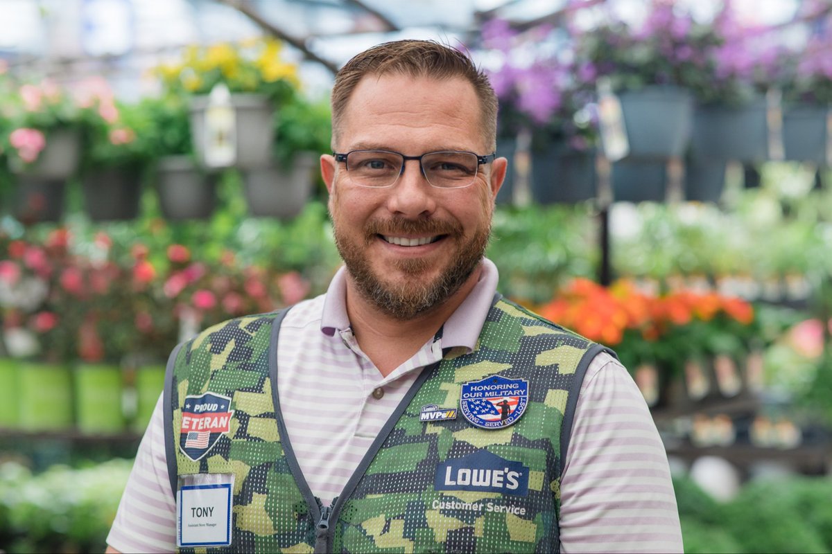 T_Pregent's tweet photo. Thank you @BellAnyae for inspiring me to update and @JCunninghamR1 for somehow making me look good!  New profile pic time! https://t.co/Dy7Wv41Cd7