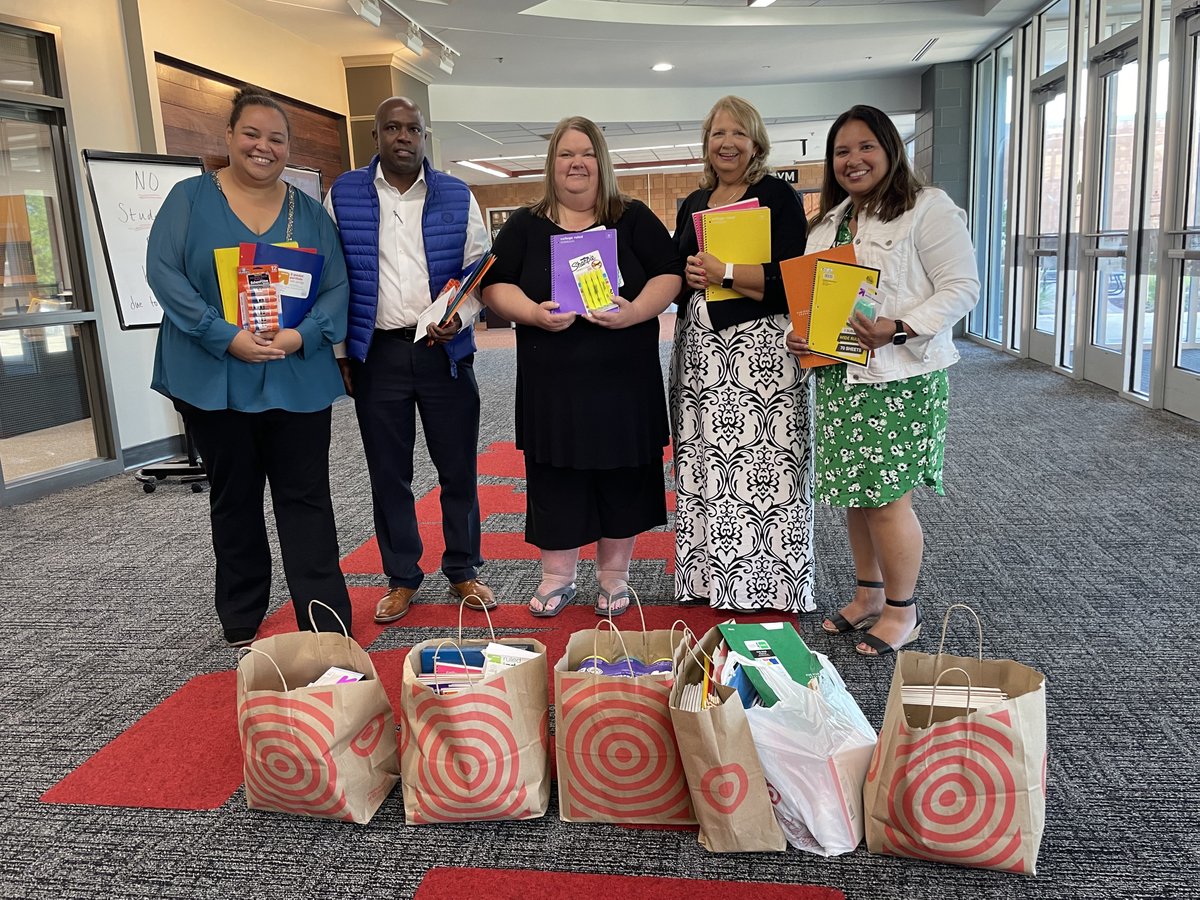 LakevilleAreaPS's tweet photo. Thanks to the generosity of our Lakeville Area Schools community, more than 932 students participated in Ready, Set, Achieve on Wednesday, August 24. Thank you for your support!

Read more: https://t.co/H58QuKA2Dh https://t.co/Z9fzgIBnbC