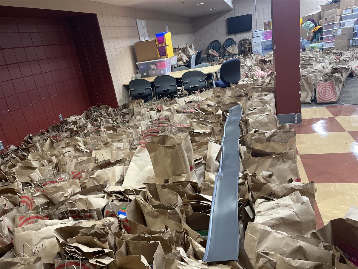 LakevilleAreaPS's tweet photo. Thanks to the generosity of our Lakeville Area Schools community, more than 932 students participated in Ready, Set, Achieve on Wednesday, August 24. Thank you for your support!

Read more: https://t.co/H58QuKA2Dh https://t.co/Z9fzgIBnbC