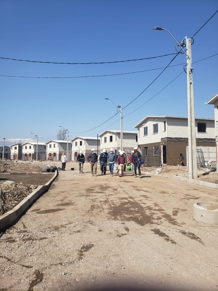 ServiuRM's tweet photo. Avanzan los trabajos en el conjunto La Serena 🏗🏘 

Este proyecto DS49 beneficiará a 149 familias de #PuenteAlto y al día de hoy lleva una ejecución de un 85%, tal como nos han informado nuestros equipos tras una visita inspectiva 🙌🙌 https://t.co/mFGbd9oxXo