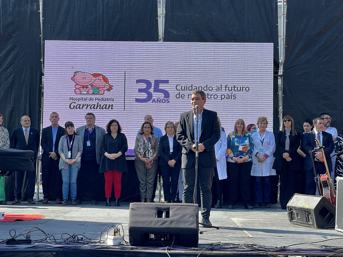 FernanQuirosBA's tweet photo. Participé del 35° Aniversario del @HospGarrahan. Un orgullo el trabajo que hacen para todos los niños y niñas del país. 
Les agradezco el enorme esfuerzo, el desarrollo profesional, y todo el cariño y cuidado que le brindan a quienes transitan por este Hospital. https://t.co/LiJyCjQppB