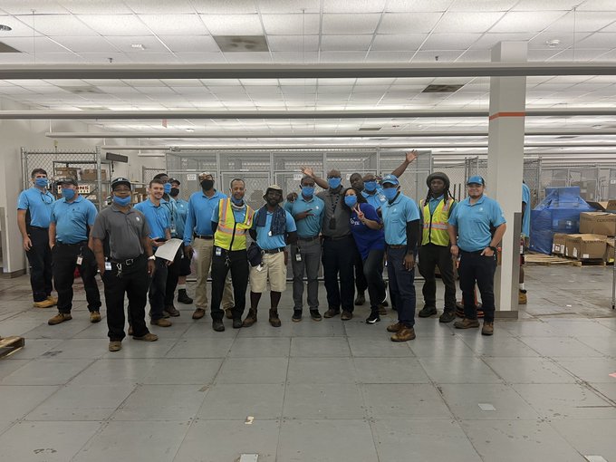 We love our techs in the field! 💙 So when sales representative @AvrielleHinds got the chance to attend a meeting, she jumped at it to see what they're working on, show her support and help #WinAsOne! #LifeAtATT