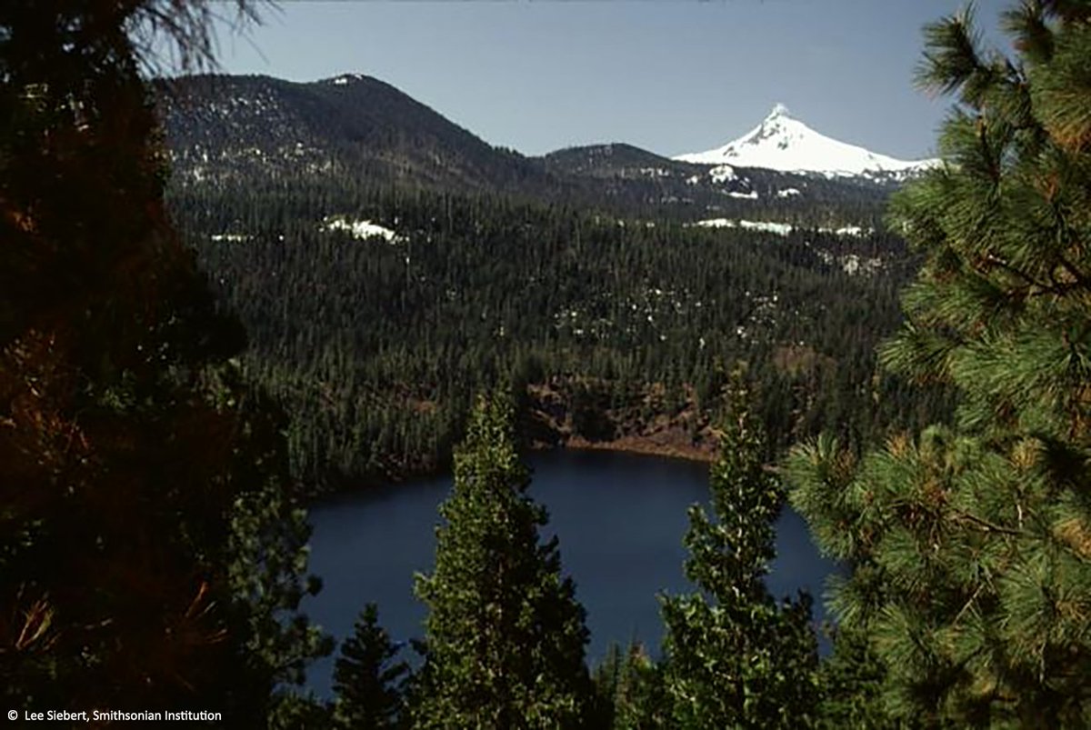 raspishake's tweet photo. #Volcano of the week: Blue Lake is a series of at least 3 overlapping explosion #craters, located along the crest of the #CascadeRange.
The best-known crater, #BlueLake Crater contains a blue lake and is probably the youngest.
Read more ➡️ https://t.co/knTaps6KQu https://t.co/XOk3RSb2qi