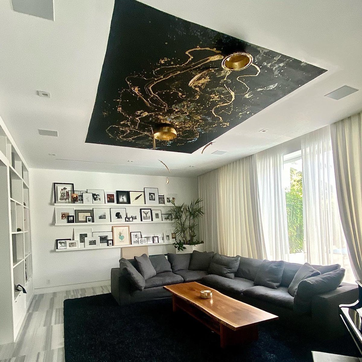 Completed my first ceiling installation, “Creative Passage”. The piece was created during my last full length performance, Journey. The installation included the bowls from the performance and floating feathers. #fineart #installation #annikarhea #bodymedium #actionpainting