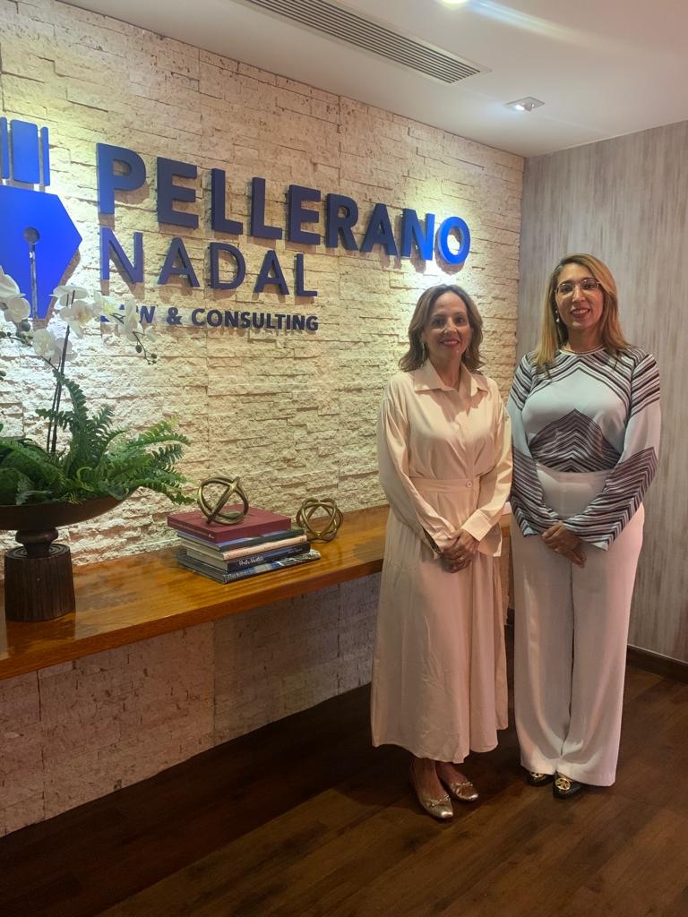 BritchamDR's tweet photo. Nuestra Vicepresidente Ejecutiva, Isabel Puig (@titinapuig) sostuvo una reunión con la Lic. Urania Paulino de @pelleranolaw en la cual se le dio la bienvenida como nuestra nueva Coordinadora del Comité Legal de #BritchamDR . https://t.co/mSQDkXVlPz