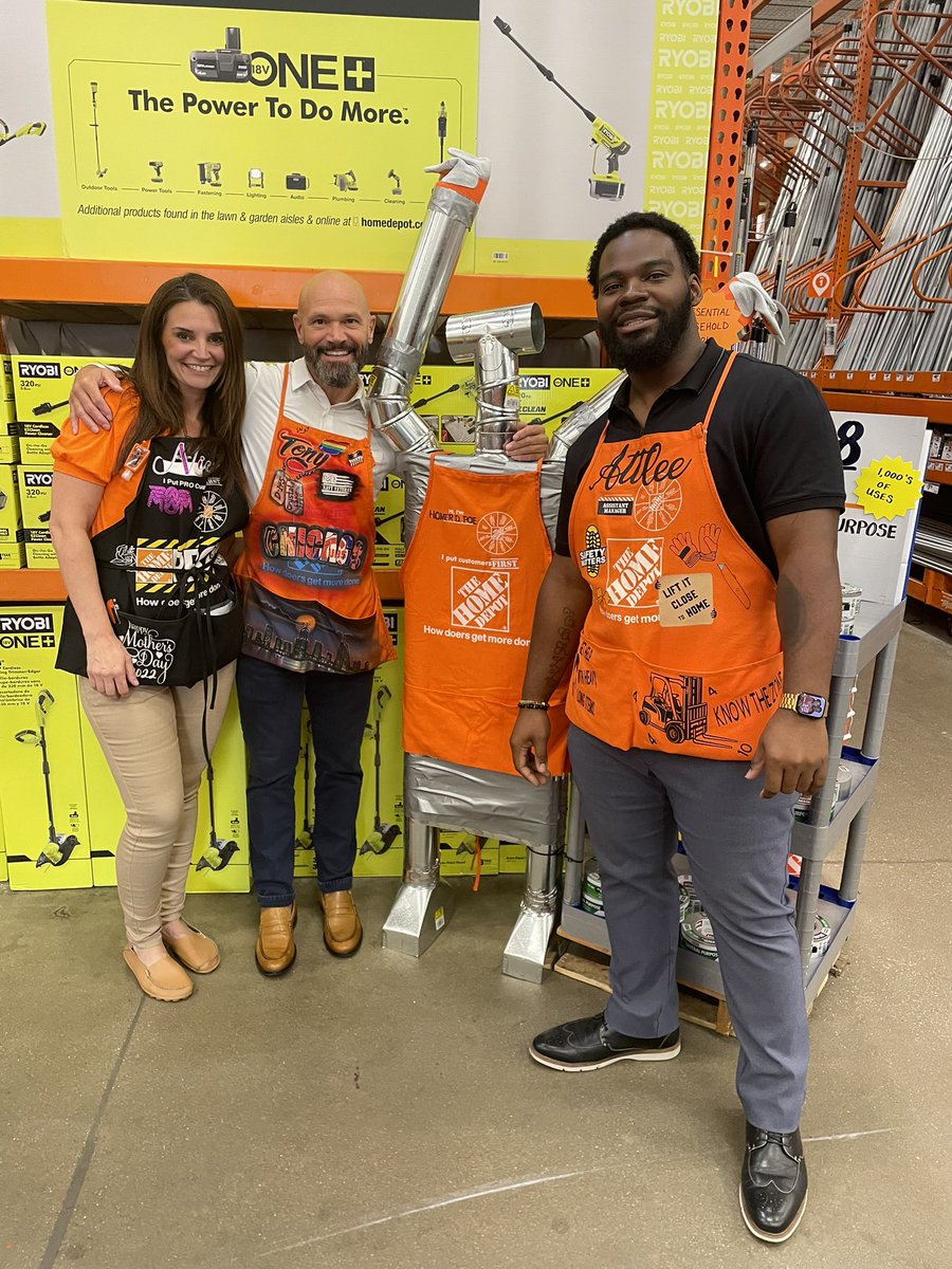 DeerAttlee's tweet photo. It was a pleasure hosting our central RVP once again here at Bedford Park 1908. Thank you for sharing you knowledge around the business and visiting our store. #team1908 https://t.co/0NnWxRg5RY