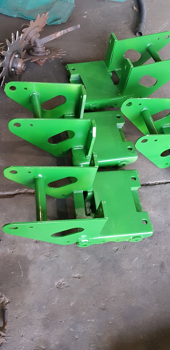 GogorzaSebas's tweet photo. Chasis inmaculado para la JD 710 , más revisión completa de parte x parte bulon a bulon en definitiva  una restauración  de cero https://t.co/bVO1kWR5tE