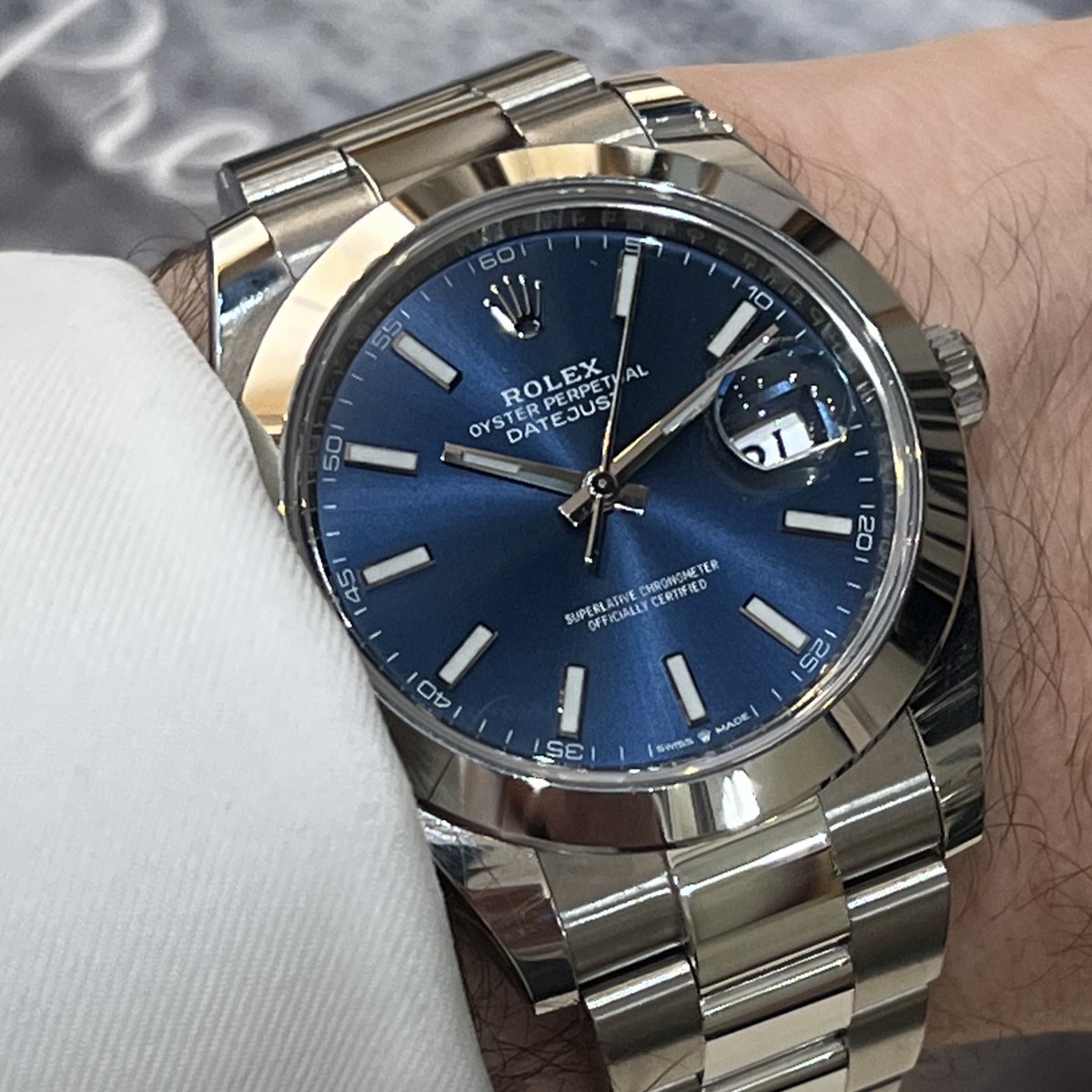 beaugems's tweet photo. 2022 Rolex DateJust 41 complete set 💙 £8,950.00
#rolex #rolexdatejust41 #rolexdatejust #leadenhallmarket #leadenhall #beaugems #beaugemsjewellers #jewelleryblog #watchesofinstagram #watches https://t.co/yCX9ajlG6G