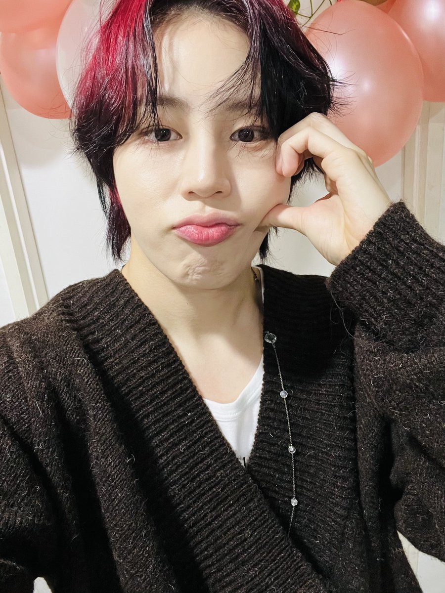 HSW_UNIVERSE's tweet photo. [☁️] 2022.08.24
UNIVERSE | HA SUNG WOON FNS UPDATE

이거 어제 하트 뿅뿅 해서 보여줄라고 찍은곤뎅

#하성운 #하늘 #HASUNGWOON
#UNIVERSE #유니버스 #FNS https://t.co/0ZE9HO5Hze