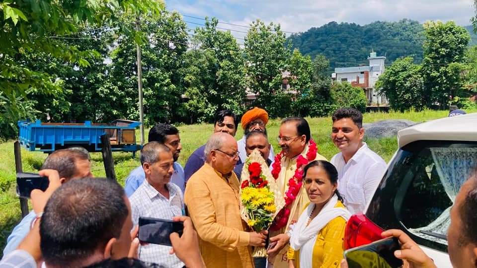 Pratibh86200402's tweet photo. आज केंद्रीय रक्षा एवं पर्यटन राज्य मंत्री, भारत सरकार आदरणीय श्री #अजयभट्ट जी व क्षेत्रीय विधायक आदरणीय श्री बंशीधर भगत जी द्वारा कठघरिया इंटर कॉलेज में डिजिटल इंडिया के तहत स्मार्ट क्लासेज का शुभारंभ किया गया
#DigitalIndia
BJP UttarakhandNarendra #Modi #AjayBhat
#MahendraBhatt https://t.co/Xkn5nAI3Ji