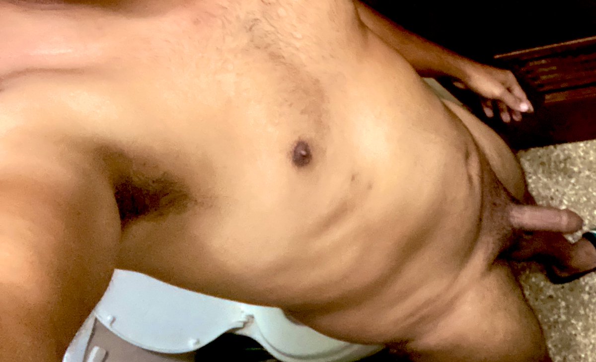 40tenaSolo's tweet photo. Llegue empapado a mi casa. A bañarme con agua caliente y después me iré a hacer una paja porque no hay de otra. https://t.co/biViYS3hAl