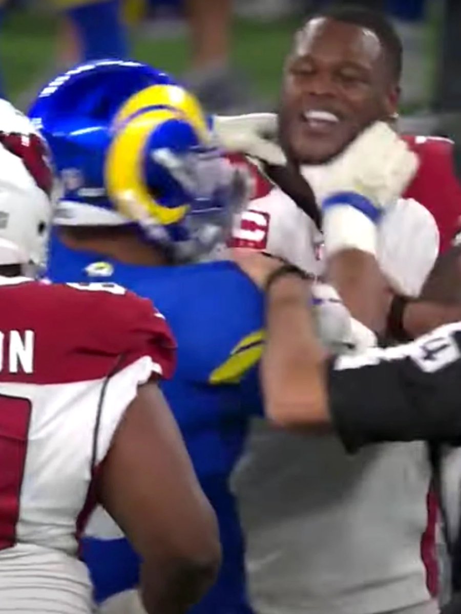 SeanKnowsBaIl's tweet photo. “I can’t believe Aaron Donald would do something like that” https://t.co/Pdie23uBIq
