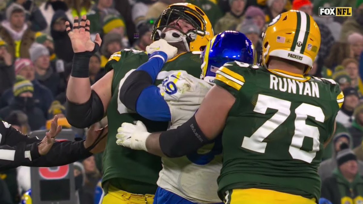 SeanKnowsBaIl's tweet photo. “I can’t believe Aaron Donald would do something like that” https://t.co/Pdie23uBIq