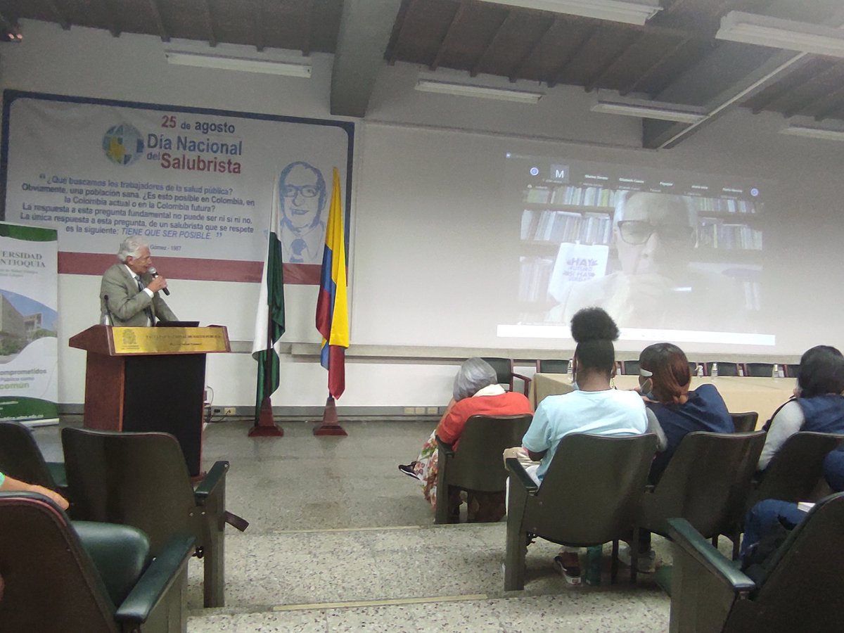 SaludPublicUdeA's tweet photo. #DíaNacionalDelSalubrista | Dialogo nacional, con Saul Franco. La paz integral como prioridad para la salud pública, un excelente reflexión en este importante espacio.

#FNSP #udea https://t.co/fOsdmx84Ss