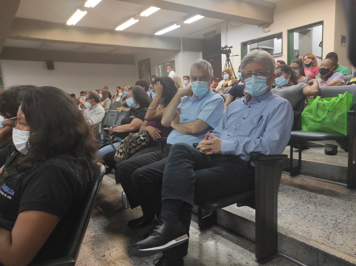 SaludPublicUdeA's tweet photo. #DíaNacionalDelSalubrista | Dialogo nacional, con Saul Franco. La paz integral como prioridad para la salud pública, un excelente reflexión en este importante espacio.

#FNSP #udea https://t.co/fOsdmx84Ss