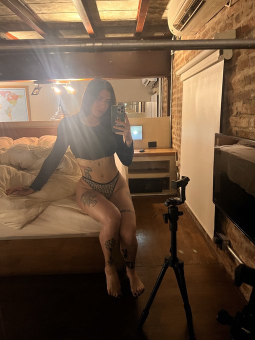 Watch Brypunky's leaked NSFW photo on TwXstars