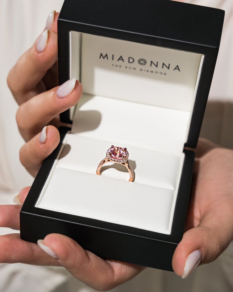 Have you seen our Eternal Monogram Ring set with a Pink Champagne Sapphire in this month's edition of Vanity Fair UK? We love it when our ethical jewelry turns heads around the world!⁠
⁠
Shop our Vanity Fair featured ring bit.ly/2Y5cihC
Featuring: Eternal Monogram Ring