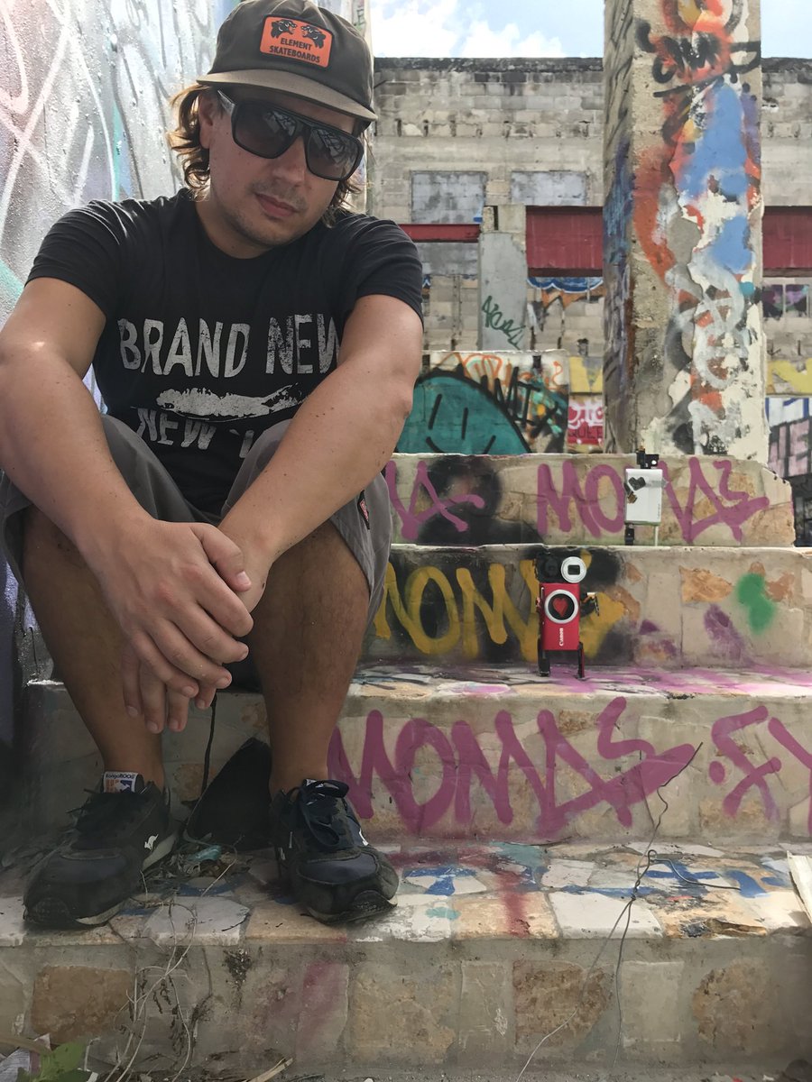 RecirculationRT's tweet photo. Good times with my boys in Miami 🤖#recirculationart #upcycle #camerarobot #robotcamera #art #abandoned #recycle #digitalhearts #heart #obsolete #socal #robot #newlife #poetry #urbex #train #la #grafitti #canon #canonphotography #artshow #paint #dontgiveup #robotart https://t.co/juLdKoo8fa
