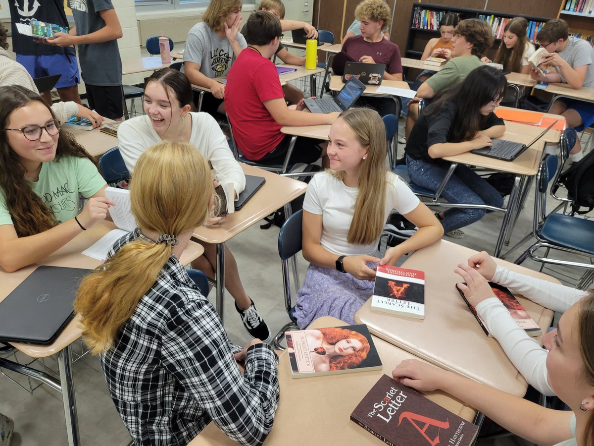 jhilewsky's tweet photo. Summer reading discussion today in Honors English 2! @Corunna_HS #readwritediscuss @CorunnaSchools #gr82bgold https://t.co/xC1V5v6hFe