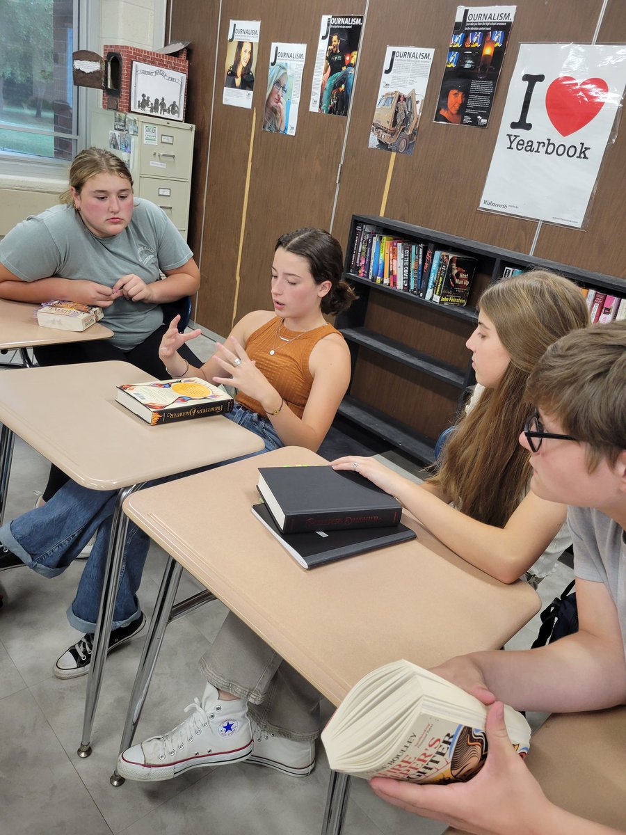 jhilewsky's tweet photo. Summer reading discussion today in Honors English 2! @Corunna_HS #readwritediscuss @CorunnaSchools #gr82bgold https://t.co/xC1V5v6hFe