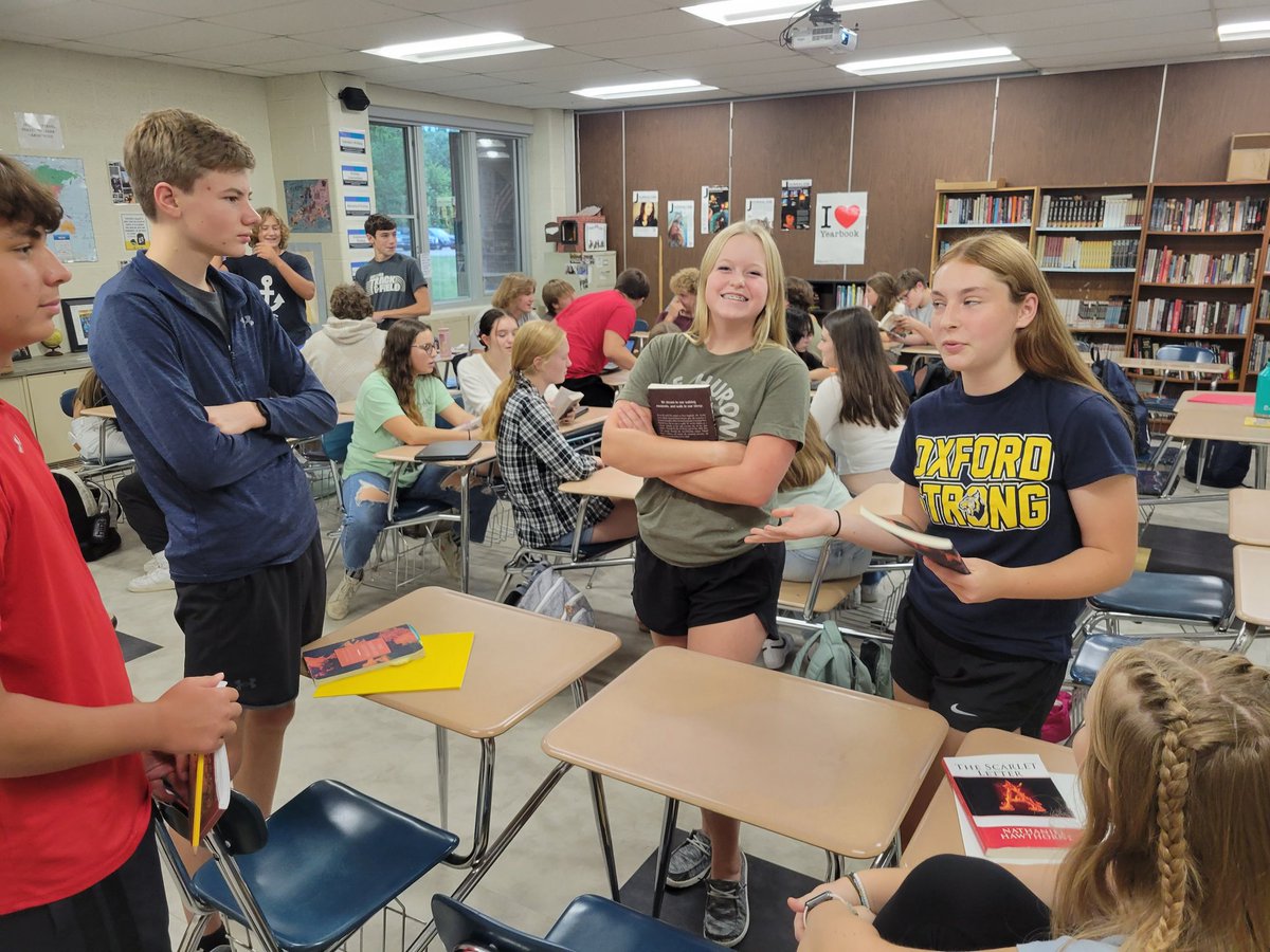 jhilewsky's tweet photo. Summer reading discussion today in Honors English 2! @Corunna_HS #readwritediscuss @CorunnaSchools #gr82bgold https://t.co/xC1V5v6hFe