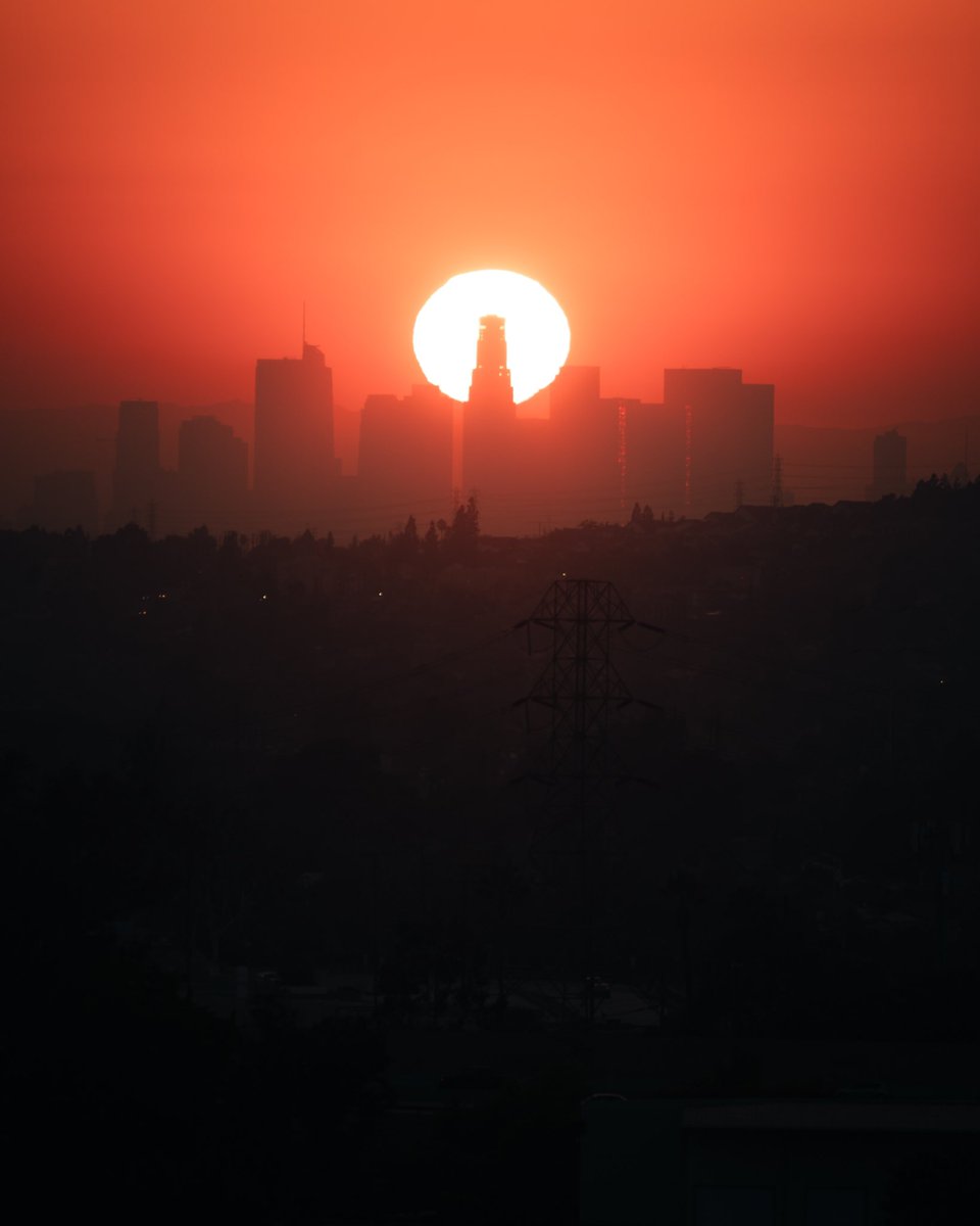 jordanhexem's tweet photo. LA sunset 🌇 https://t.co/oBOBEI9TP6