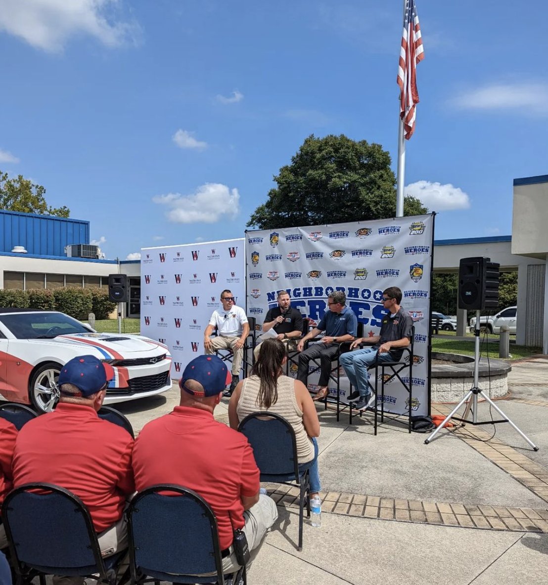 Bristol Motor Speedway's President Jerry Caldwell recognizing our Police Academy and the Kodak Fire Department as Hometown Heroes!!!! @bmsupdates @collegesystemtn https://t.co/jfqSPBjcb6