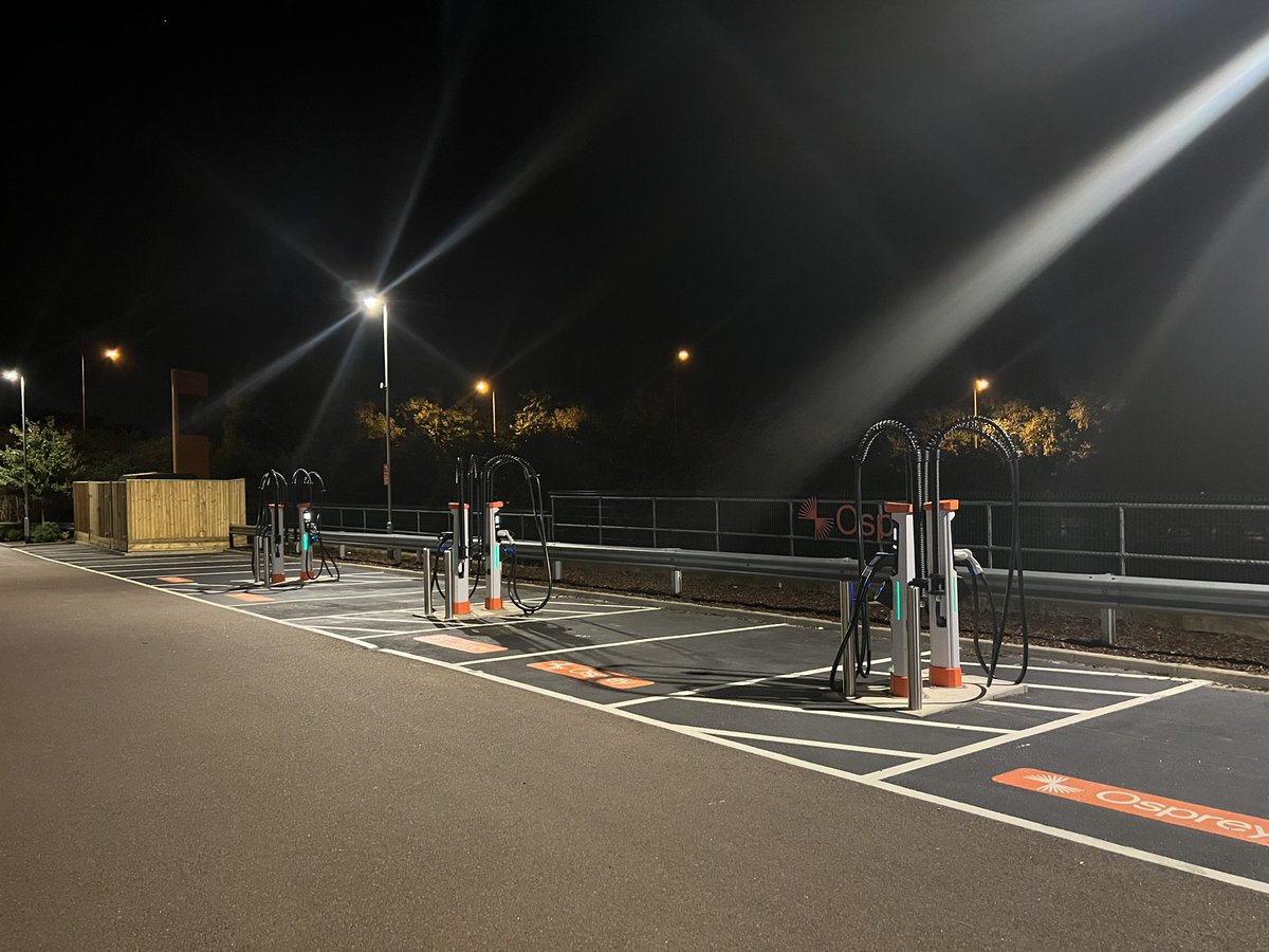 humphbecket's tweet photo. @OspreyCharging Seen a number of PR posts for the new charging hub at Paisley Pear. I was there last night and thought I would share how well lit this hub is which is a comfort at night. A safe charging hub https://t.co/COgcQTNuLh