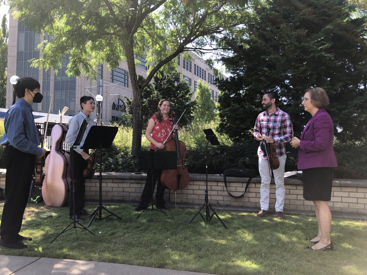 playmys's tweet photo. This week, Conductor @RGomezMusic & MYS students had the honor of meeting with @RepBonamici to present a thank you card signed by nearly 300 of last year’s students for the Congresswoman’s leadership on the Arts Education for All Act, as well as play a piece or two. 🎻 https://t.co/nxHFeLMhOs
