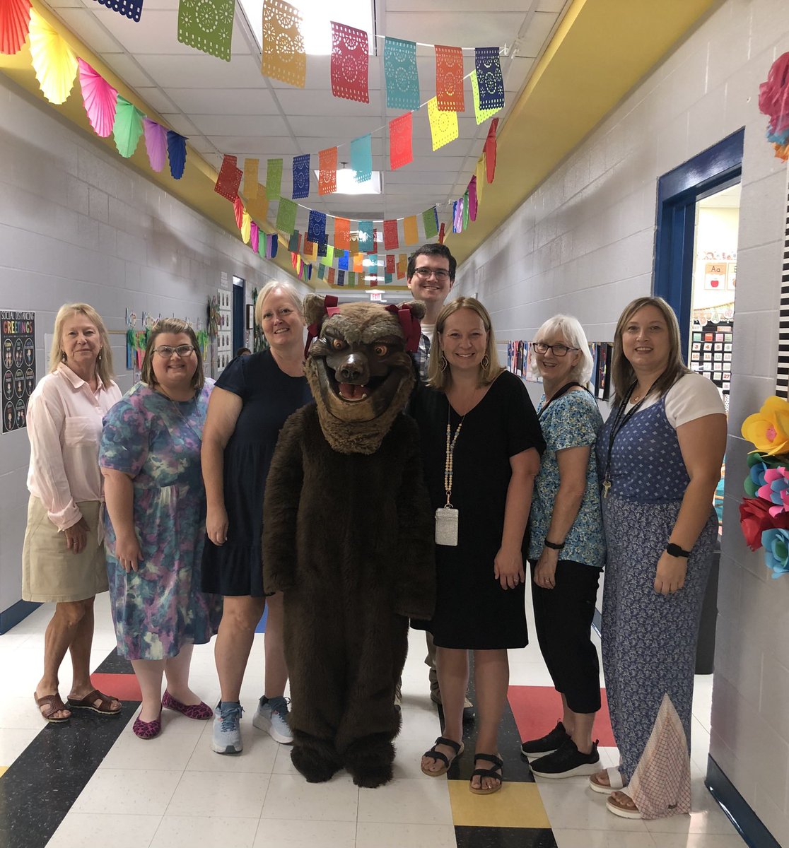AmberJo06431526's tweet photo. 📣M is for mascot📣 The DES Kindergarten team had a special visitor today!!! Thank you for spending time with each of our Kinder classrooms Lady Wolverine❤️ We’ve Got Spirit!!! #reachinggreatnesstogether https://t.co/seiNGCCOt5