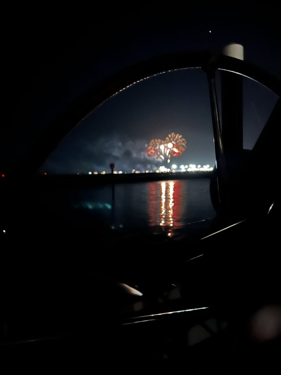 nickicluley's tweet photo. Final fireworks at #PooleQuay amazing to hear the Barfleur @BrittanyFerries honking it’s horn in approval! Well done @coastmostbiz for more spectacular summer fireworks! #lovewhereyoulive 🥰 https://t.co/wPp8pXOSan