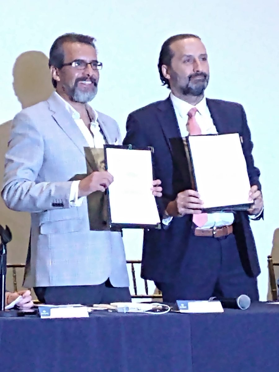 FactorRadioPue's tweet photo. Hoy se auncia la firma de convenio de @CoparmexPuebla  con @Profeco  y @Actinver, esto con la finalidad de potencializar las finanzas como palanca de desarrollo en estos momentos de dificultad.

#FactorRadio
#LasCosasComoSon
#PoloDeLara https://t.co/nnw1FLz1Ab