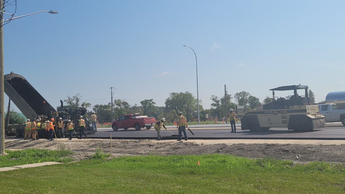 RMWestStPaul's tweet photo. North and south bound Hwy. 9 traffic will switch to outside lanes mid-day Monday
https://t.co/Mu1tkO2xv3 https://t.co/9AmxssVrW3