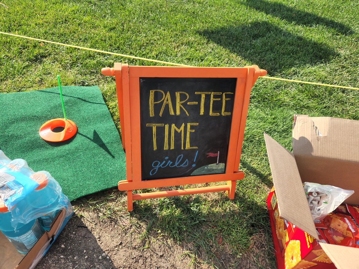 deanna79054793's tweet photo. @GC_GirlsGolf hosted their first home match this week at Brae Loch against Grant. Despite the mosquitoes being out in full force, snacks and ice cold drinks made every thing better. Thanks parents for your support. #thanksmr.bean #coachesseeinprogress #shortgameneedswork https://t.co/TEsfBTRSEF